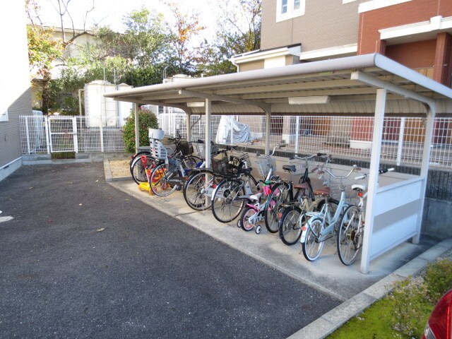 物件外観写真3　(駐輪場)