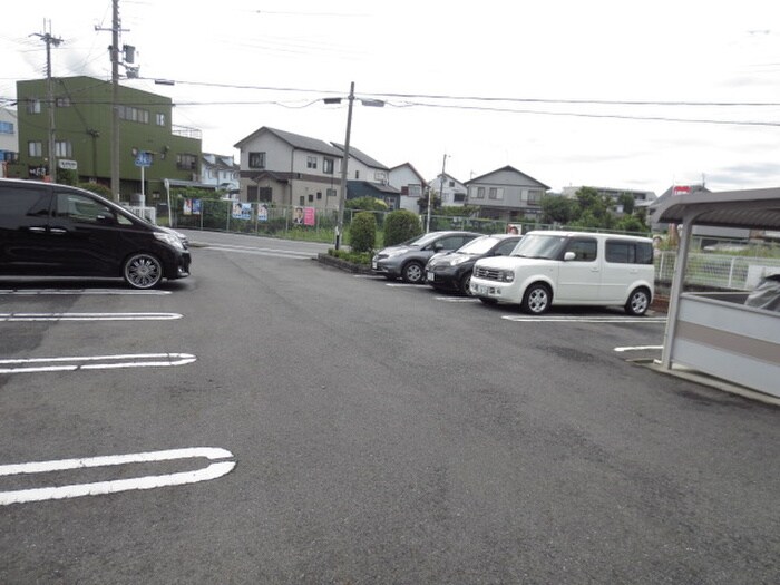 物件外観写真4　(駐車場)