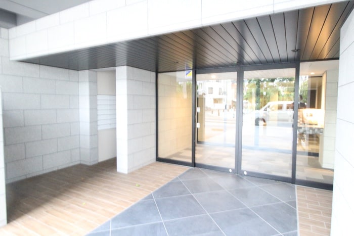 物件外観写真3　(エントランス部分)