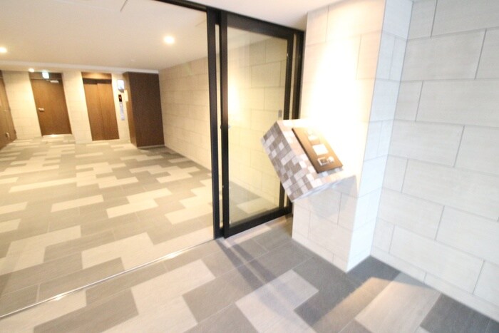 物件外観写真4　(エントランス部分)