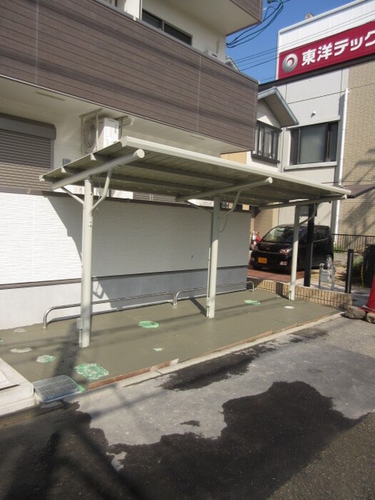 物件外観写真4　(駐輪場)