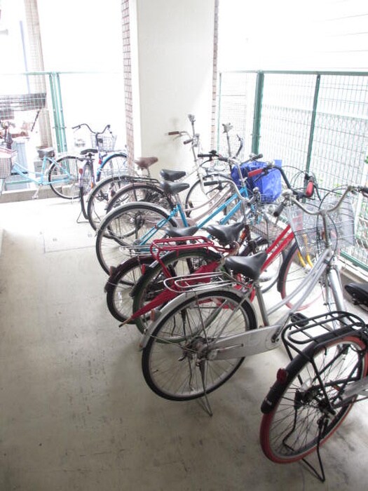 物件外観写真5　(駐輪場)