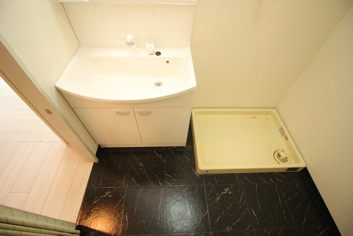 物件内観写真15　(洗濯機置場)