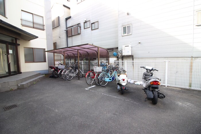 物件外観写真4　(駐輪場)