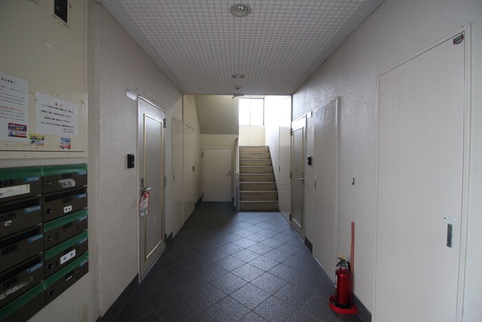 物件外観写真5　(エントランス部分)