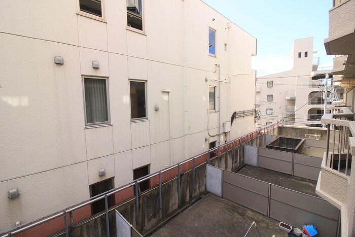 物件内観写真21　(室内からの展望)