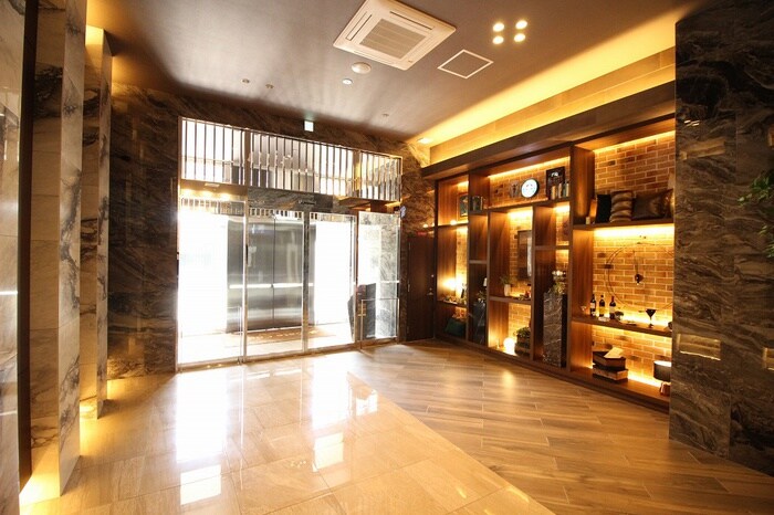 物件外観写真2　(エントランス部分)