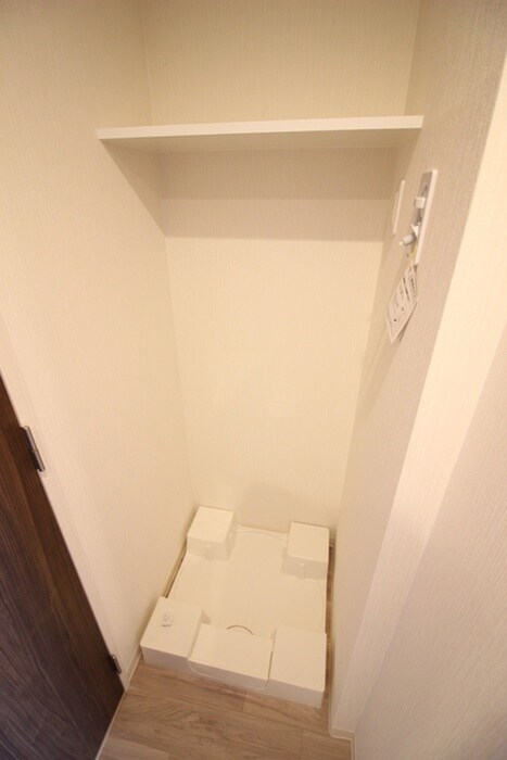 物件内観写真12　(洗濯機置場)