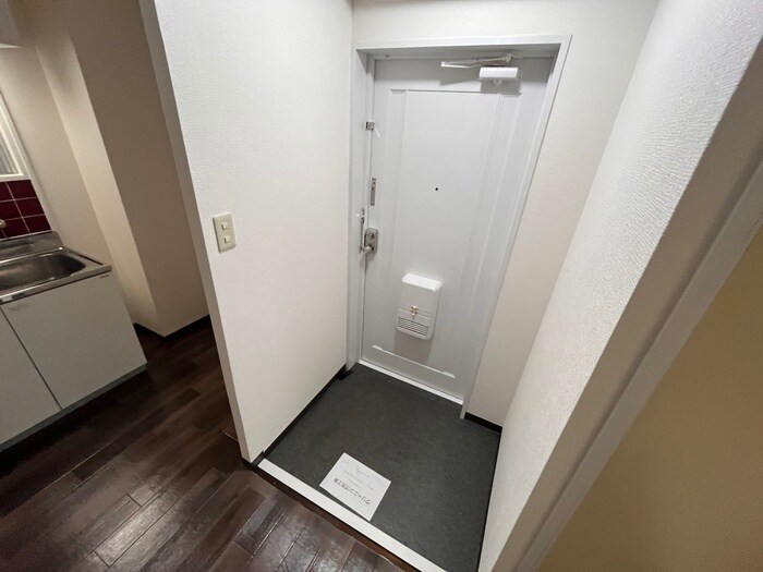 物件内観写真8　(玄関)