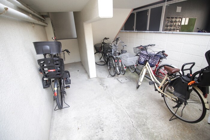 物件外観写真3　(駐輪場)