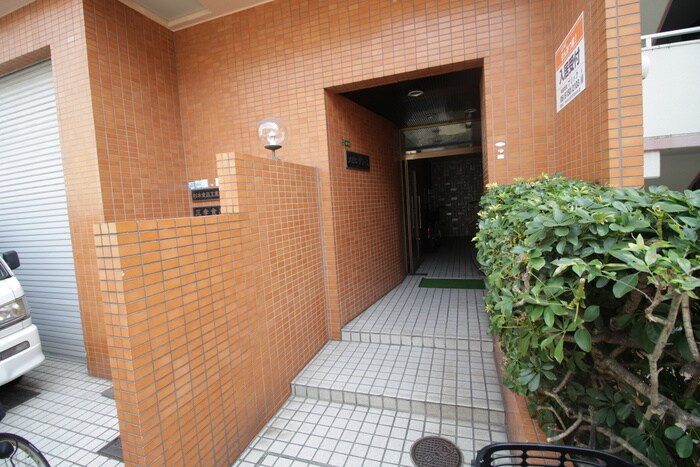 物件外観写真5　(エントランス部分)
