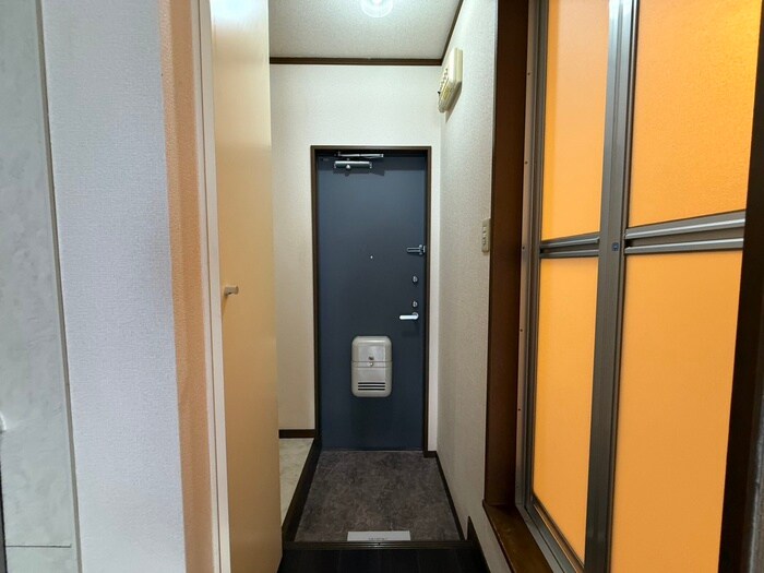 物件内観写真13　(玄関)