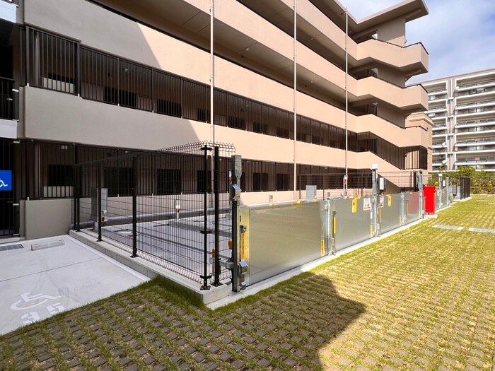 物件外観写真5　(駐車場)