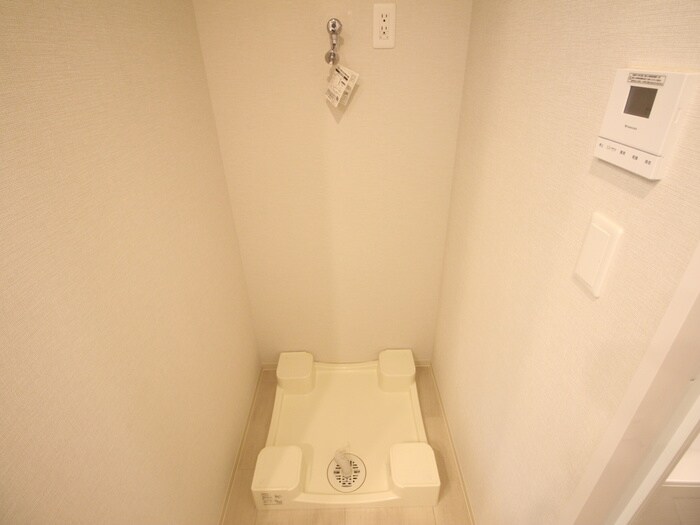 物件内観写真10　(洗濯機置場)