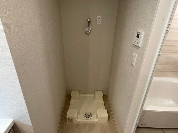 物件内観写真10　(洗濯機置場)