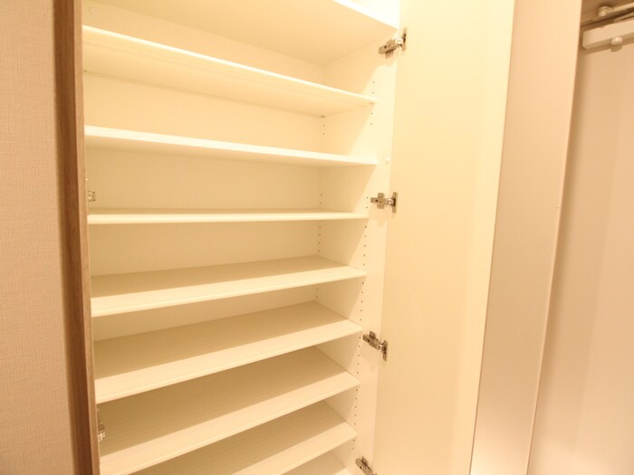 物件内観写真15　(靴箱)