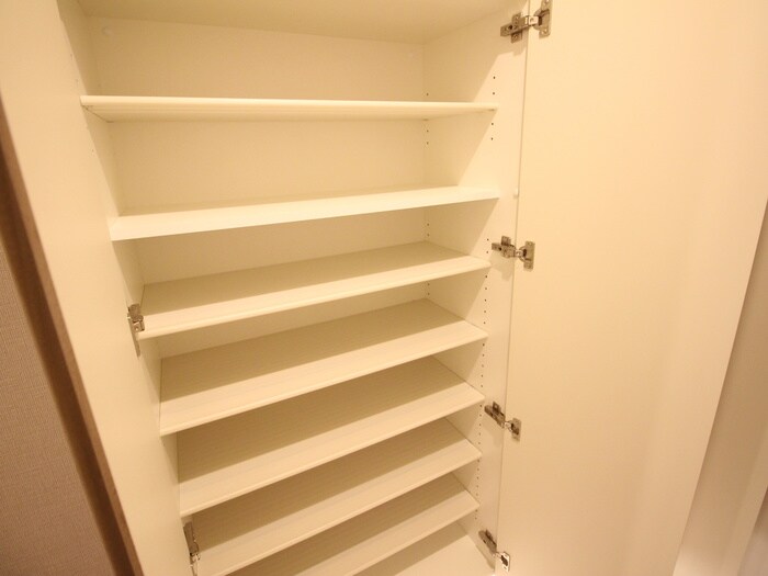 物件内観写真15　(靴箱)