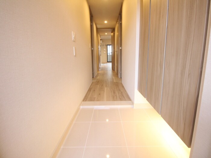 物件内観写真17　(玄関)