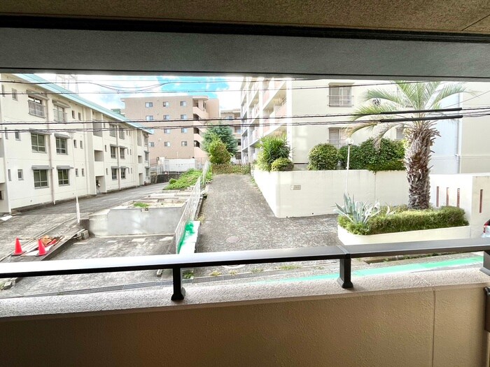 物件内観写真21　(室内からの展望)