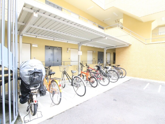 物件外観写真3　(駐輪場)