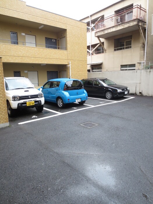 物件外観写真6　(駐車場)