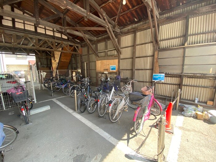 物件外観写真5　(駐輪場)