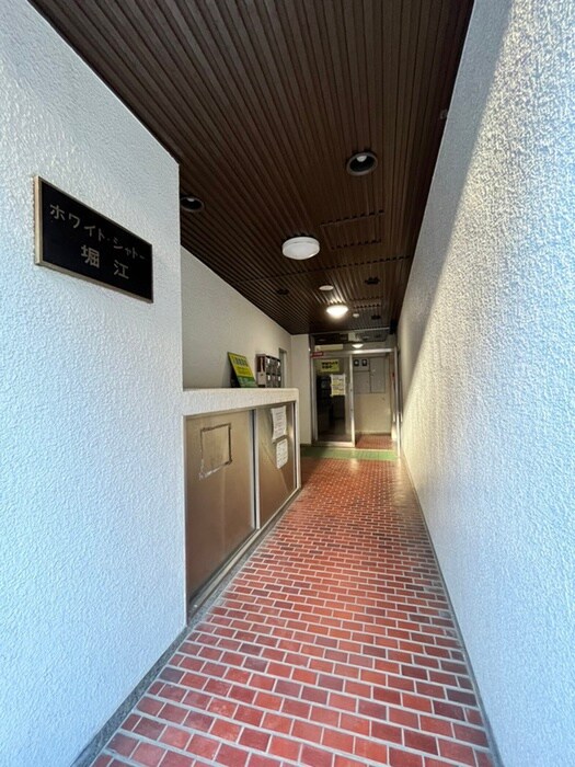 物件外観写真2　(エントランス部分)