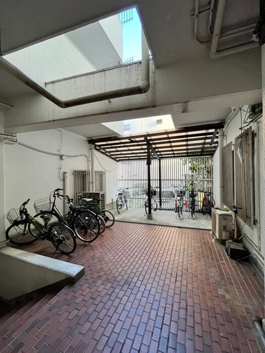 物件外観写真3　(駐輪場)