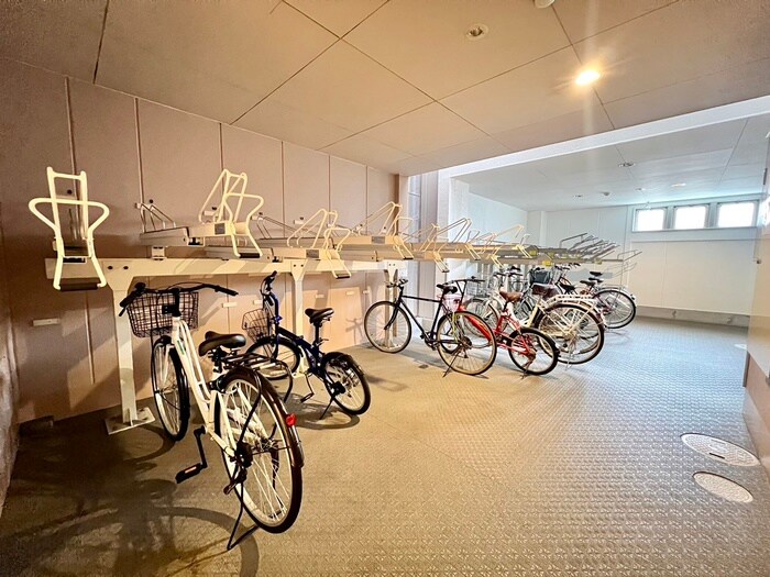 物件外観写真3　(駐輪場)