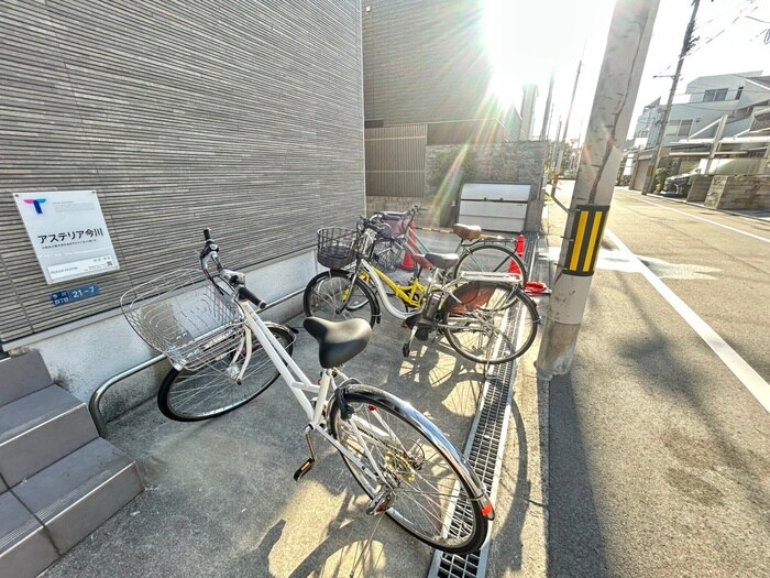 物件外観写真3　(駐輪場)