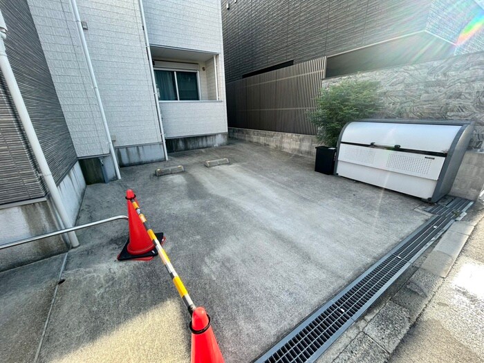 物件外観写真5　(駐車場)