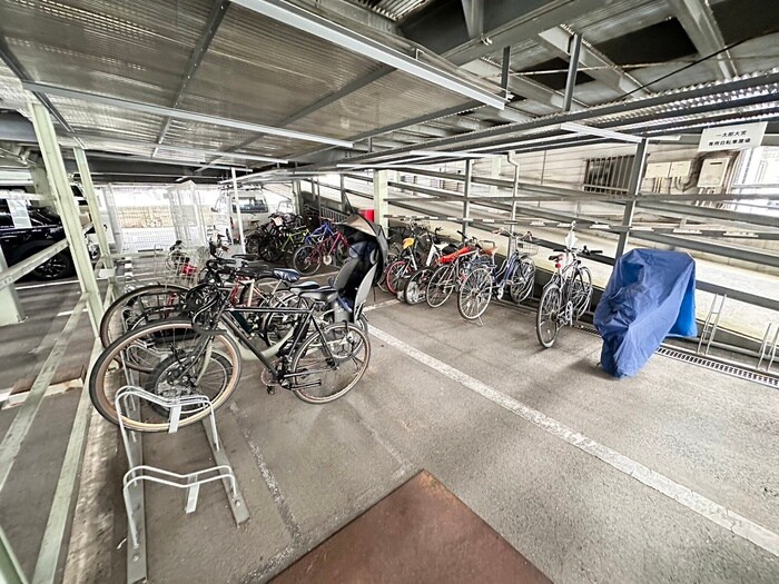 物件外観写真4　(駐輪場)
