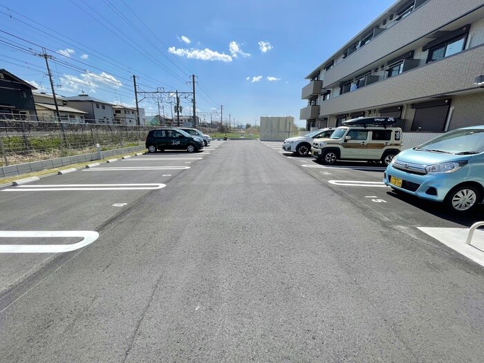 物件外観写真3　(駐車場)