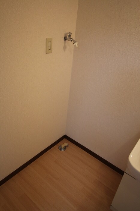 物件内観写真7　(洗濯機置場)