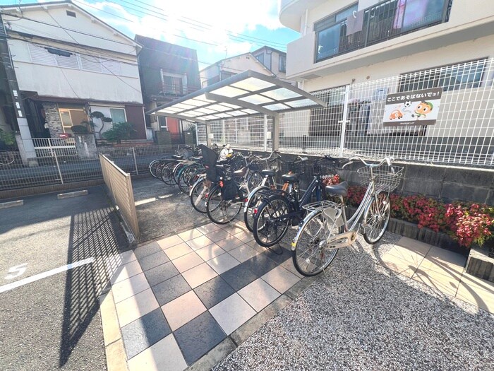 物件外観写真5　(駐輪場)