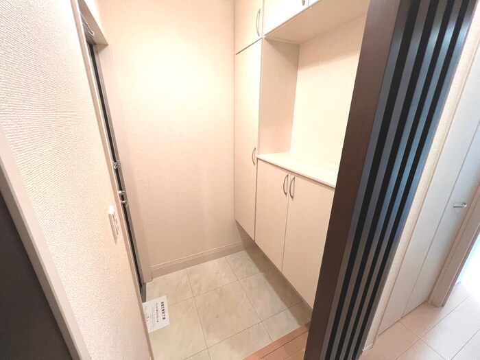 物件内観写真11　(玄関)