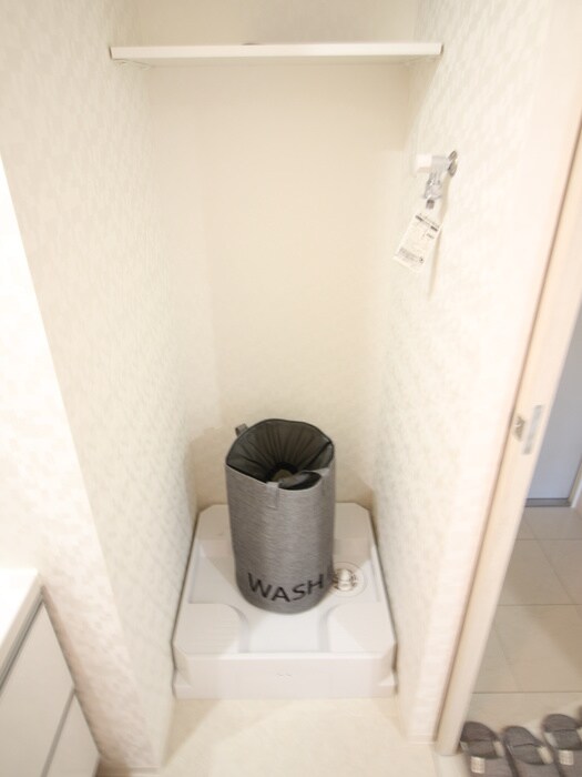 物件内観写真12　(洗濯機置場)