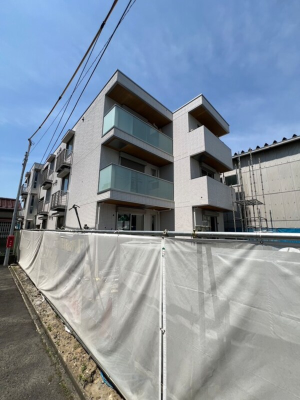建築中