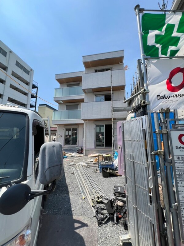 建築中