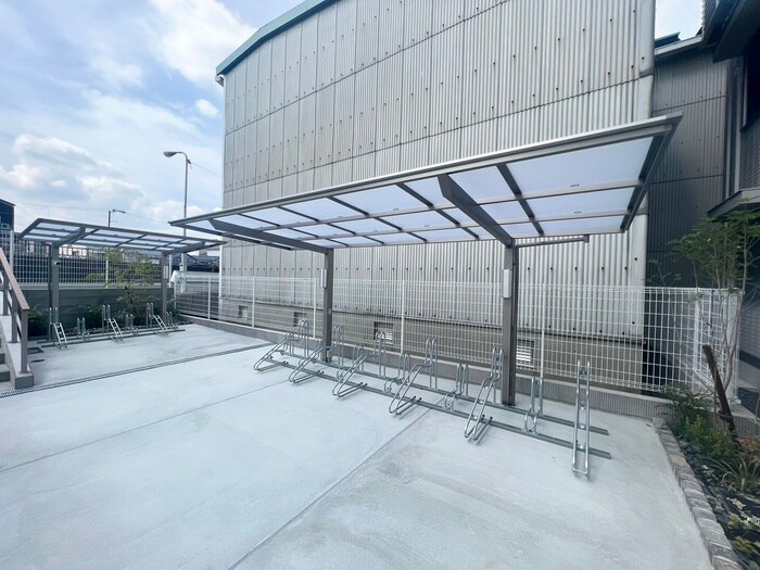 物件外観写真4　(駐輪場)