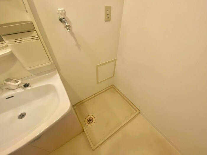 物件内観写真12　(洗濯機置場)