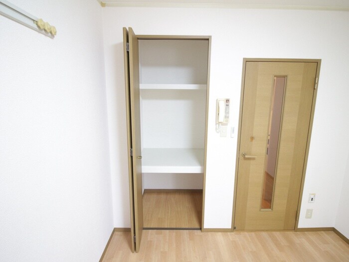 物件内観写真10　(収納)
