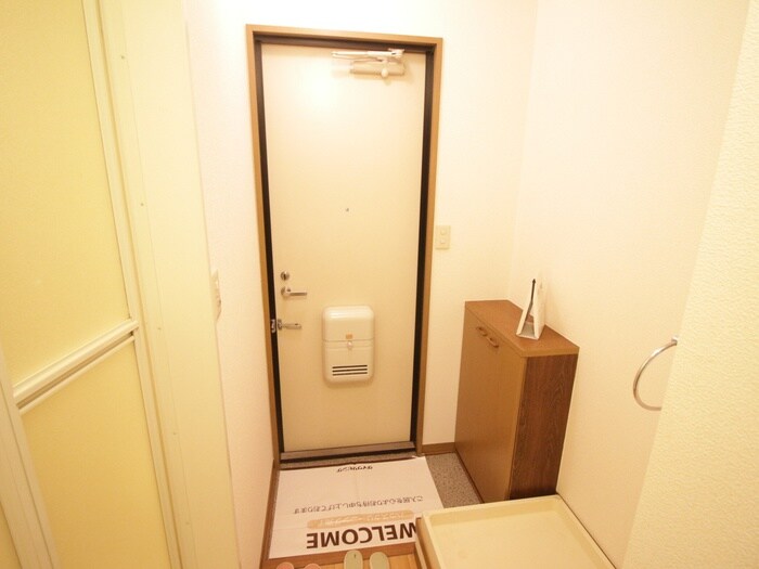 物件内観写真16　(玄関)