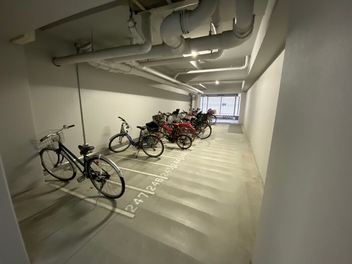 物件外観写真4　(駐輪場)