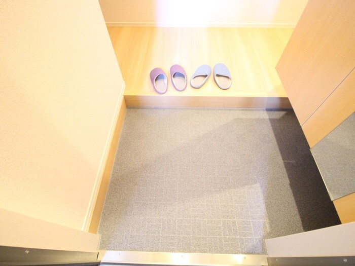 物件内観写真10　(玄関)