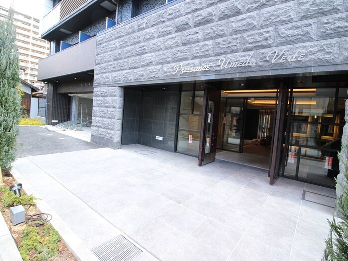 物件外観写真2　(エントランス部分)