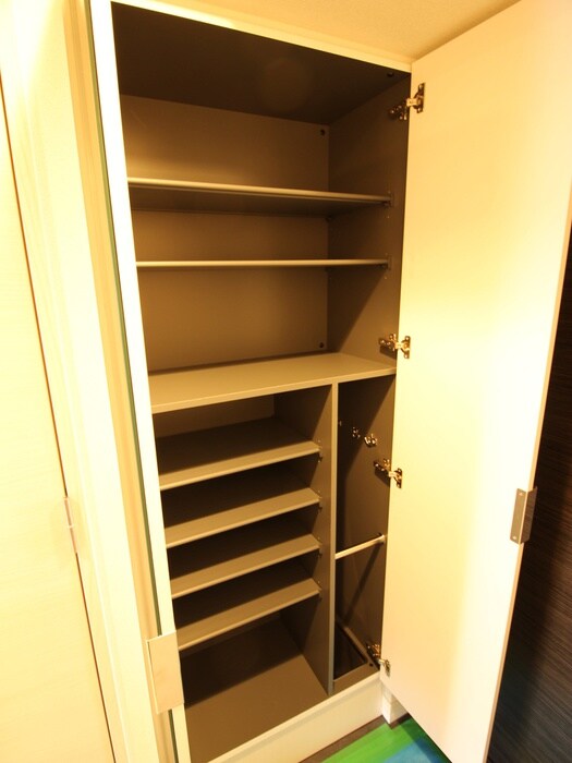 物件内観写真8　(靴箱)