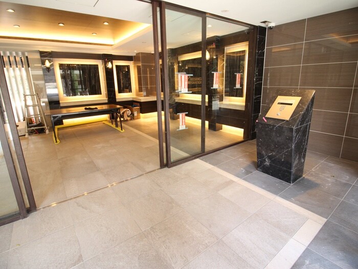 物件外観写真3　(エントランス部分)