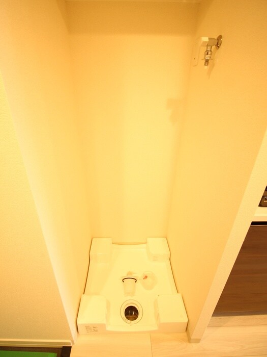 物件内観写真10　(洗濯機置場)