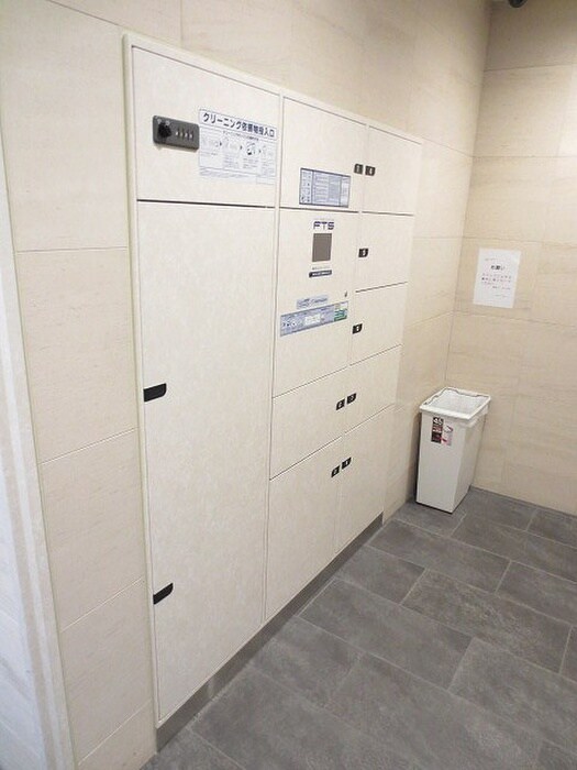 物件外観写真4　(エントランス部分)